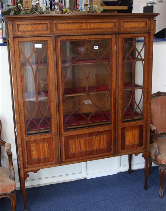 An Edwardian satinwood banded china display cabinet W.122cm